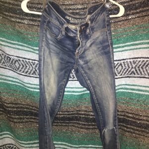 American eagle ripped knee jeans